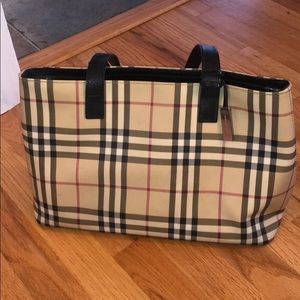 Burberry purse in excellent used condition